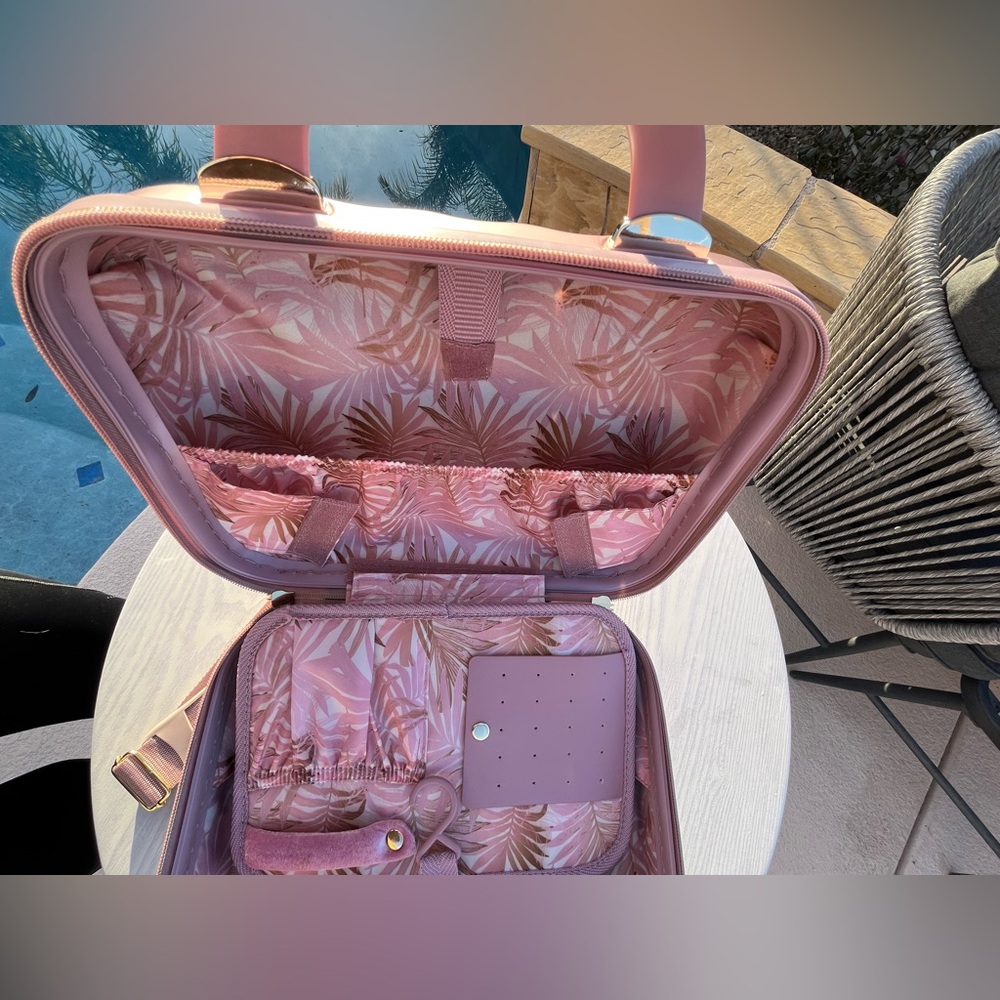 Elegant Pink Travel Beauty Bag - Picture 7 of 13